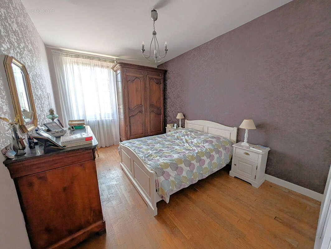 Maison à AILLANT-SUR-THOLON