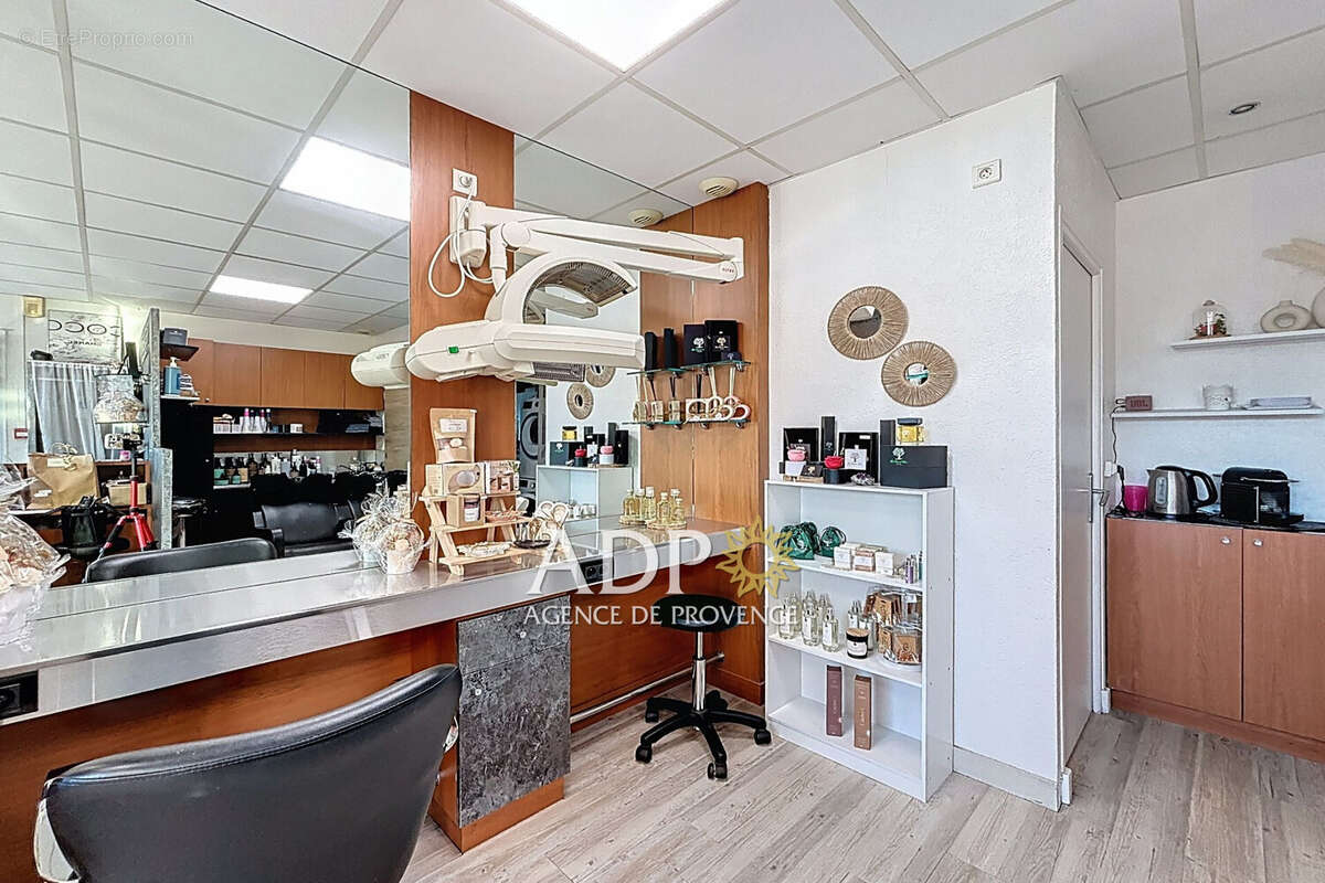 Commerce à VALBONNE