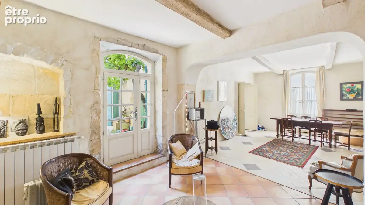 Eyragues, maison de caractère de 210 m² avec cour intérieure de 50 m², 4 chambres et cave - photo 4