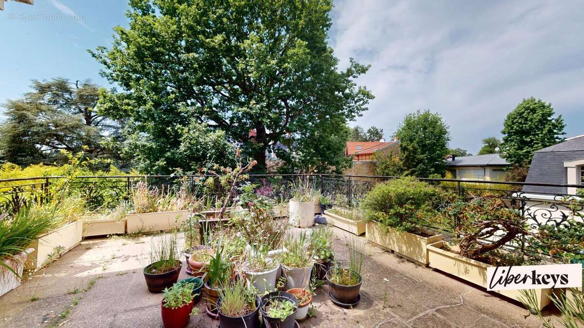 Propriété familiale de 236 m² avec jardin arboré de 878 m² – Vaucresson - photo 5