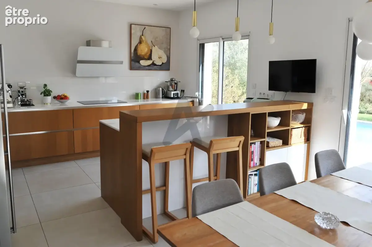 Maison d'architecte de standing 190 m2 -garage et grand sous sol - 2000 m2 de terrain - Piscine - photo 10