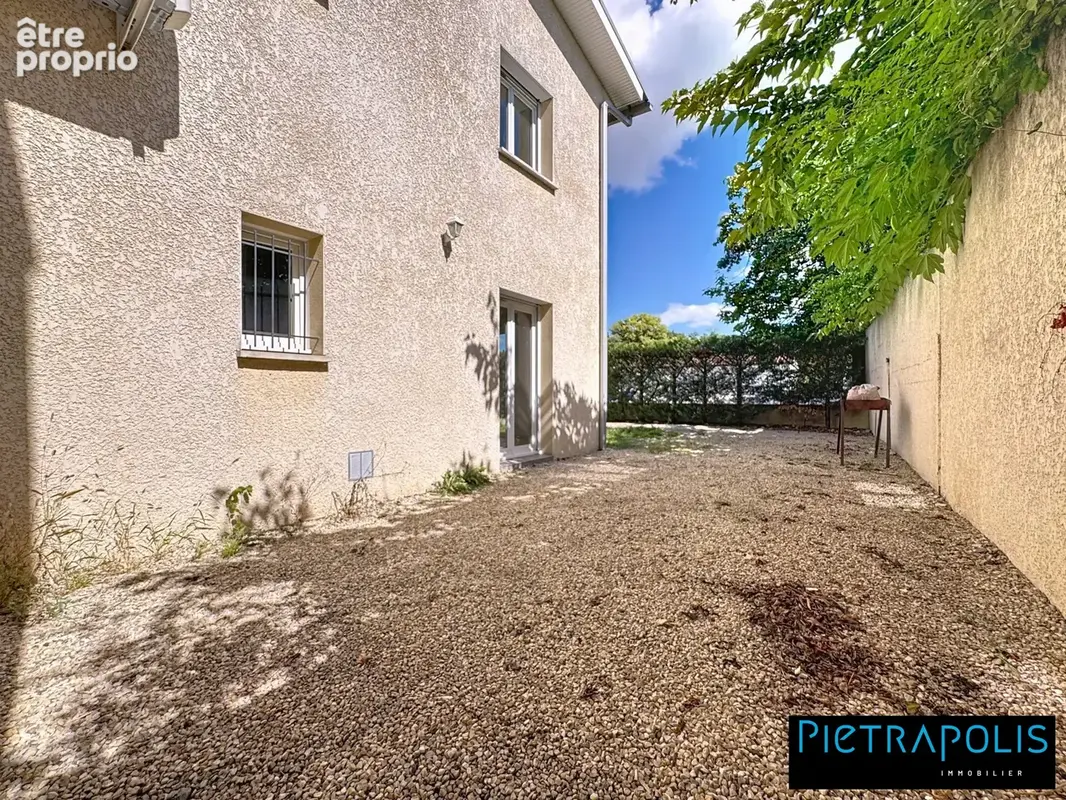 Commerce 104 m² à Saint-Genis-Laval  - photo 4