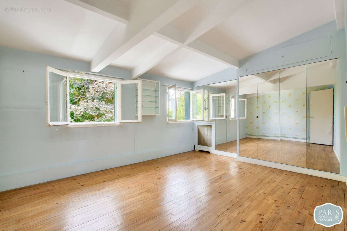 Maison à ISSY-LES-MOULINEAUX