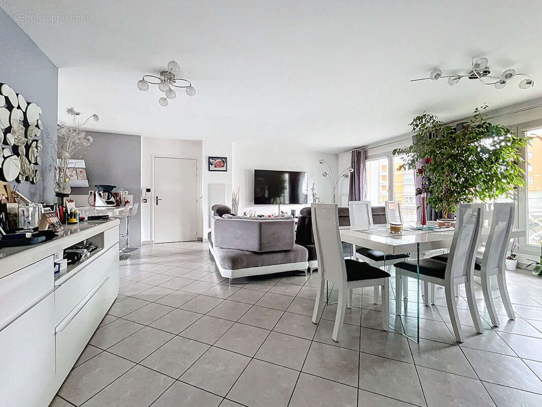 Appartement à SEYNOD