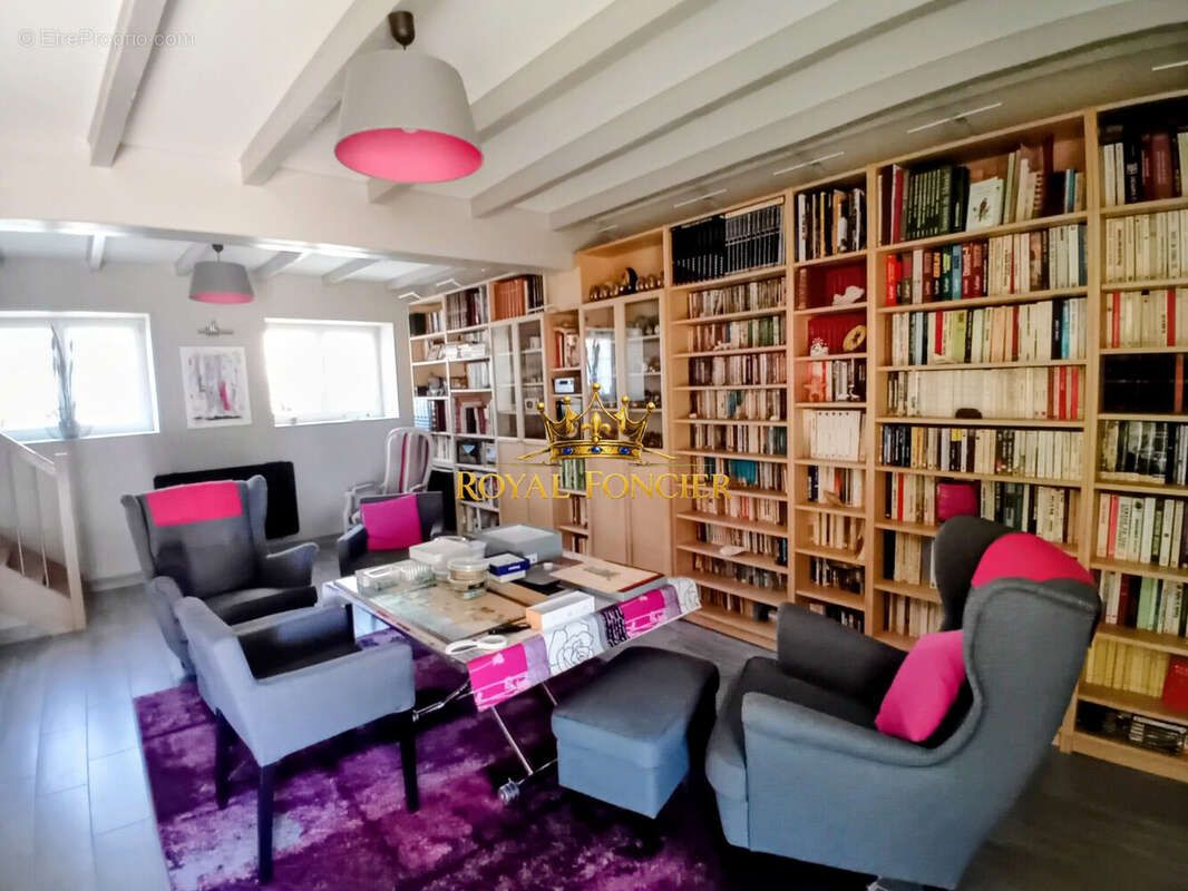 Maison 154 m² à Les Ormes  - photo 7