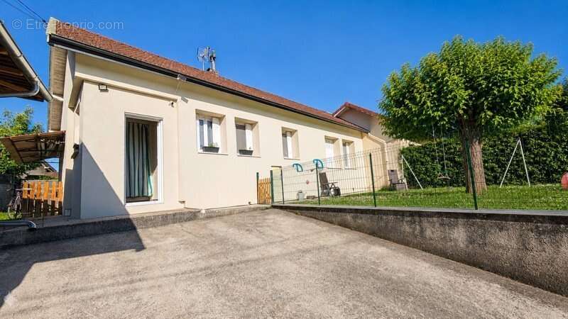 Maison à LA TOUR-DU-PIN
