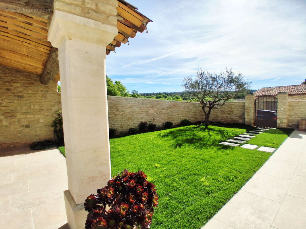Maison à GORDES