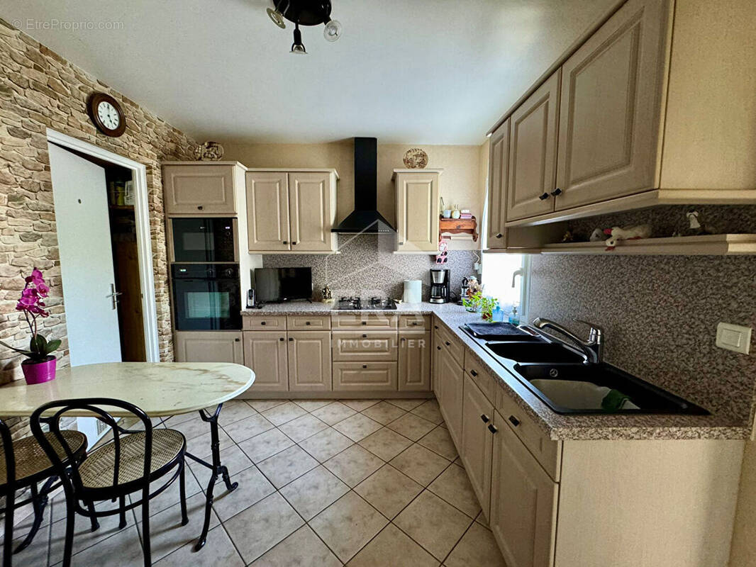 Maison à COMBS-LA-VILLE