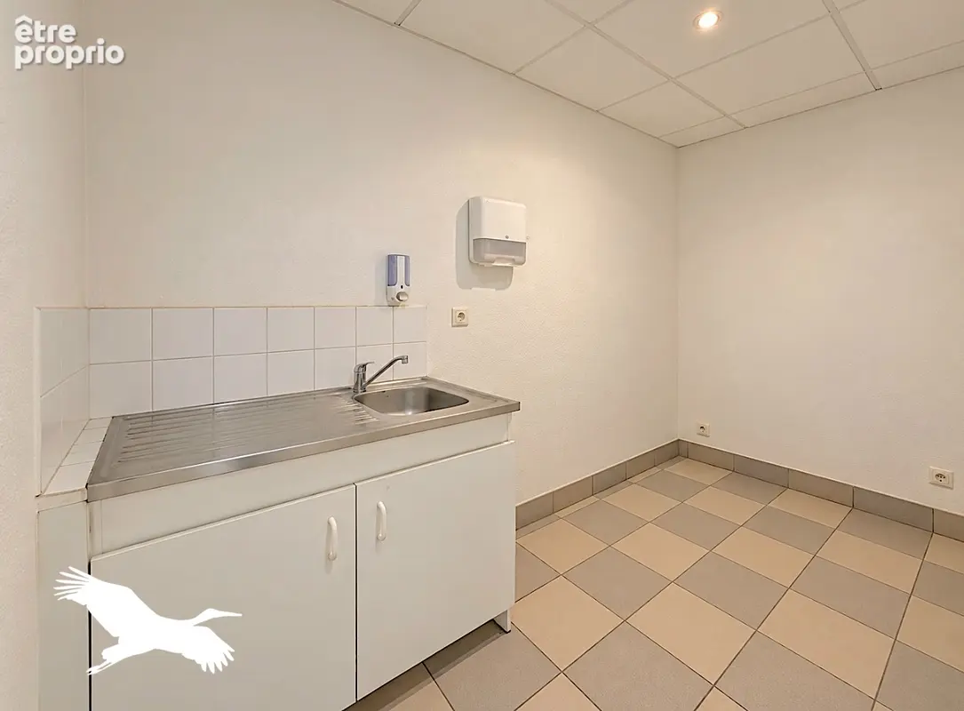 À VENDRE - MARSEILLE 13008, Le Rouet - Murs commerciaux de 75m² libre de toutes occupations. - photo 4