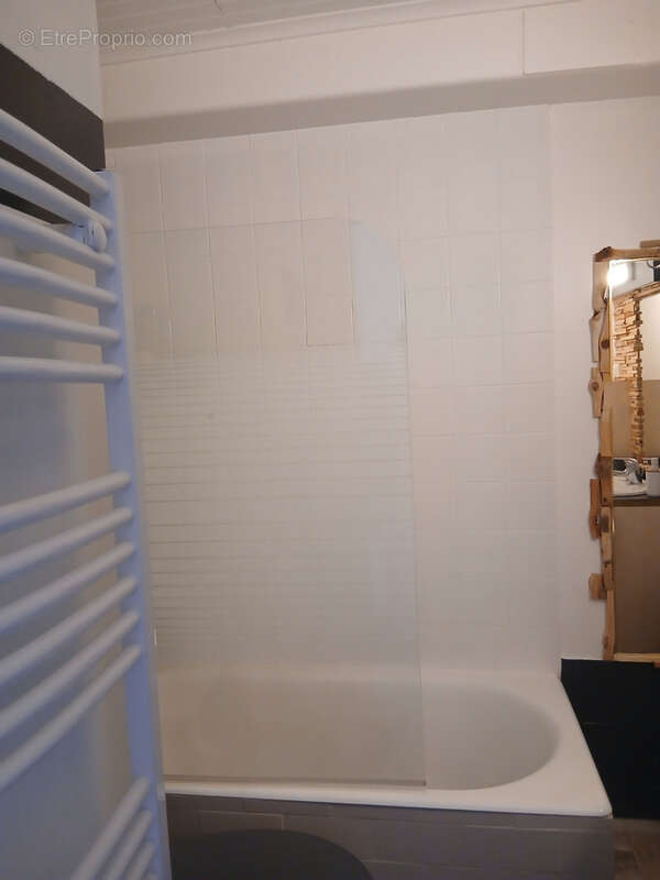 ST FRANCOIS LONGCHAMP Appartement T2 plein centre - photo 5