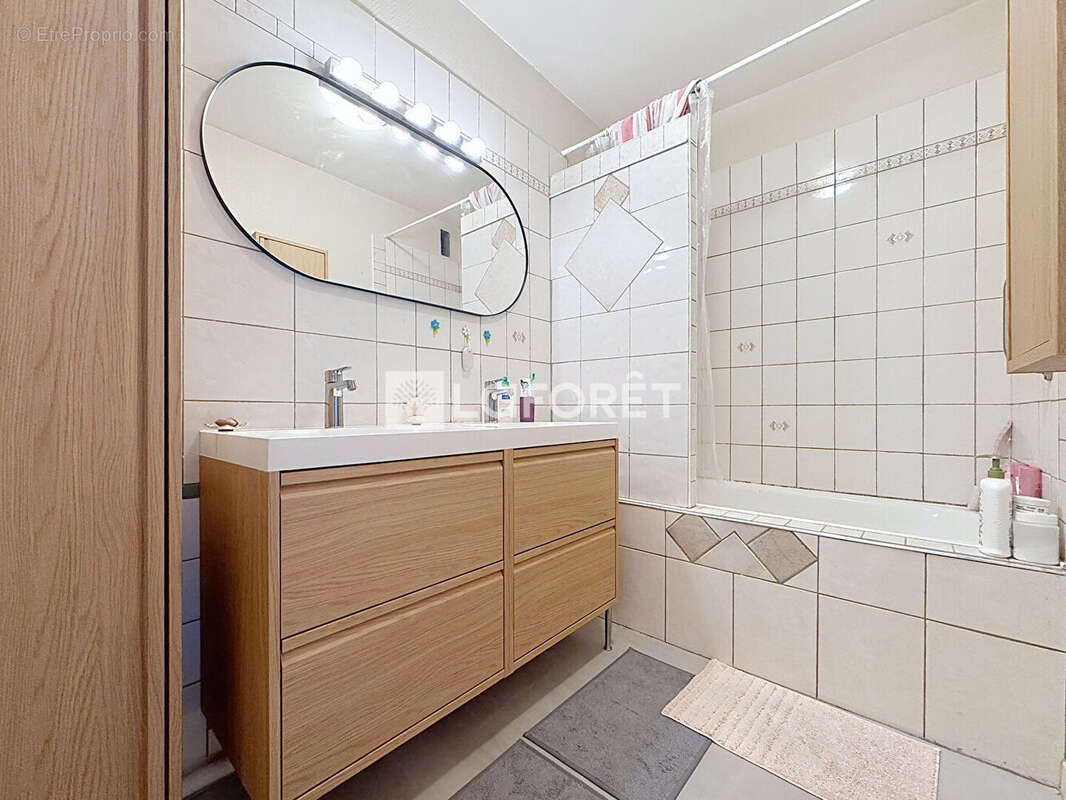 Appartement à GENAY