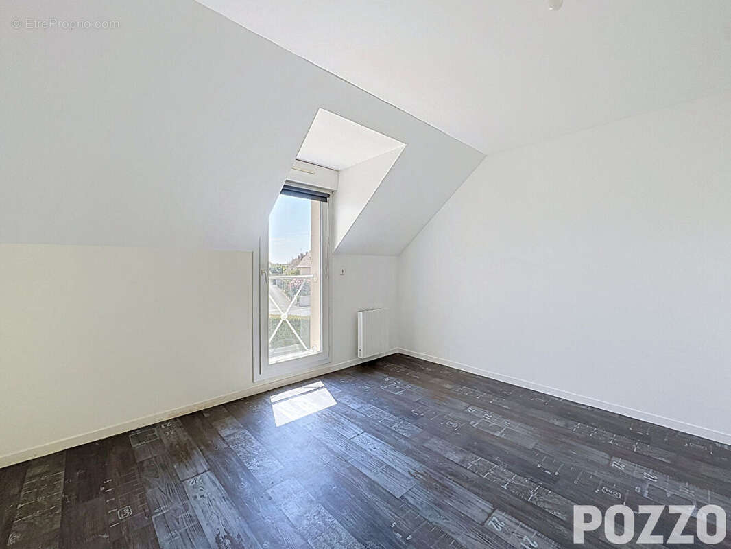 À VENDRE - Maison dans le bourg de Bréhal avec vie de plain-pied ! - photo 11