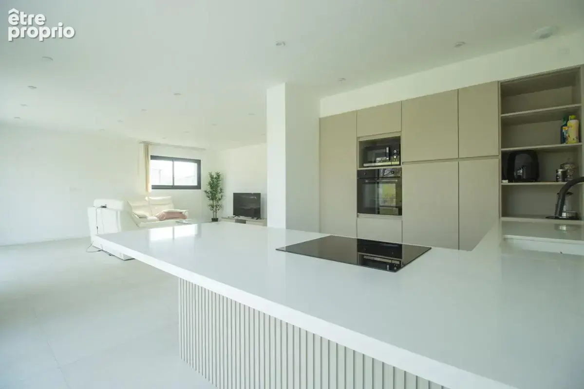 Maison contemporaine - 6 pièces - 145 m² - 4 chambres - Terrasse, Jardin et Garage - photo 9