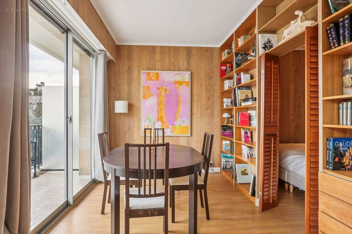 Appartement à NEUILLY-SUR-SEINE