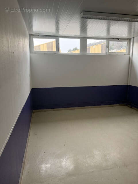 Commerce à LE CHAMBON-FEUGEROLLES