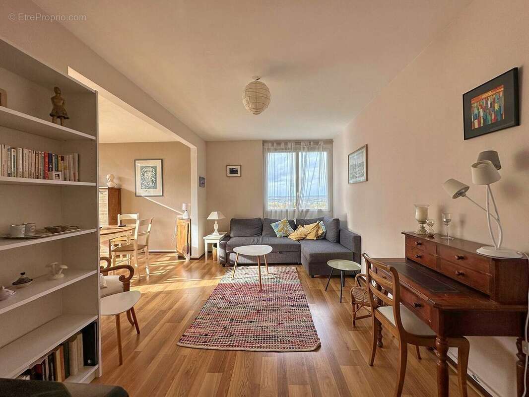Appartement à FONTENAY-LE-FLEURY