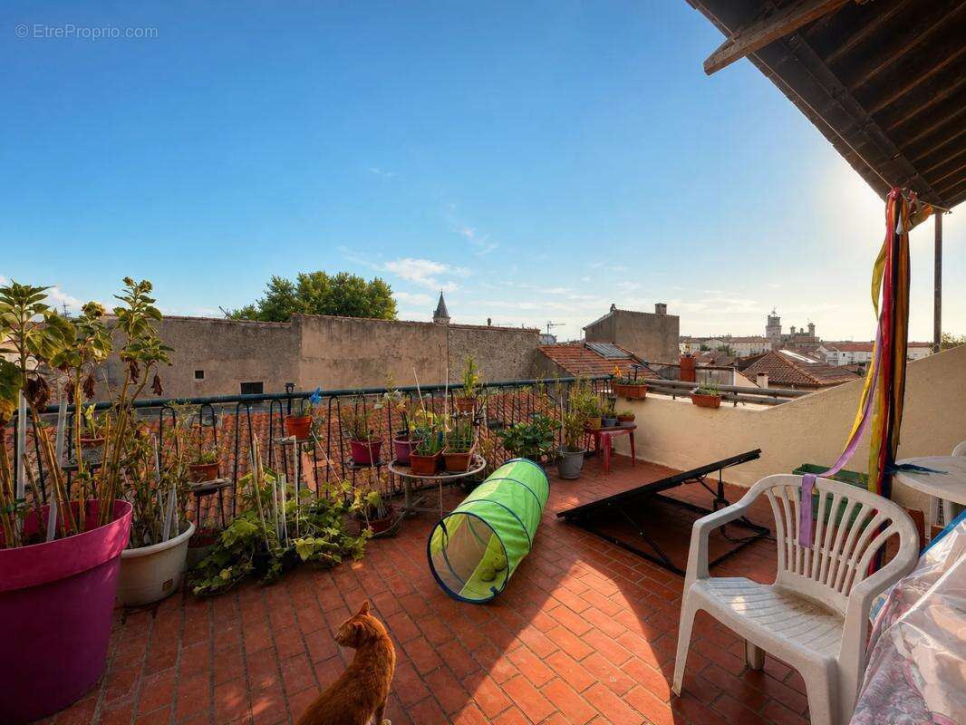 Immeuble de 9 pièces de 180 m² à Béziers (3 T2 et 1 T3-duplex) - photo 3