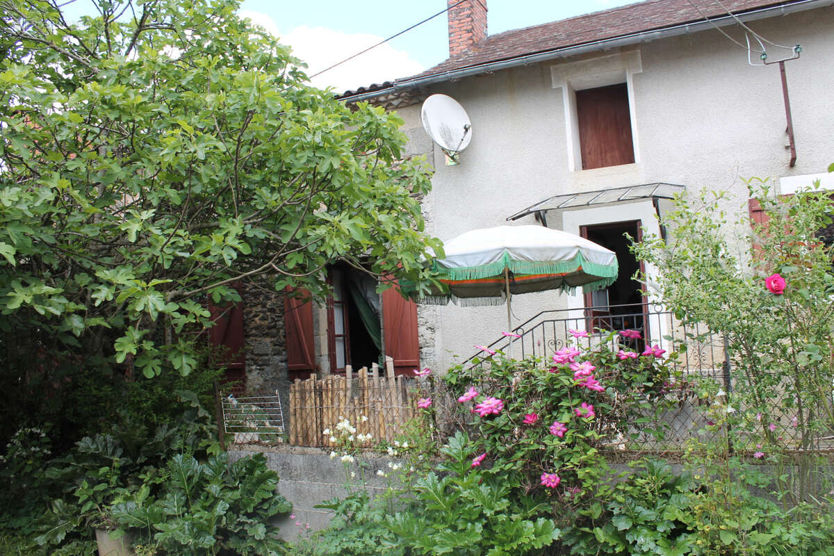 Maison à SAINT-SAUD-LACOUSSIERE