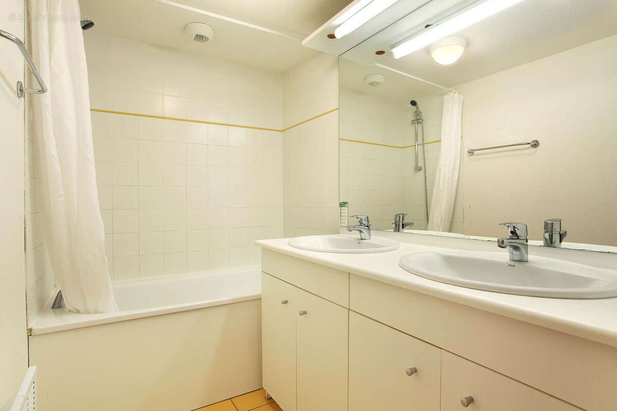 Appartement à MORILLON