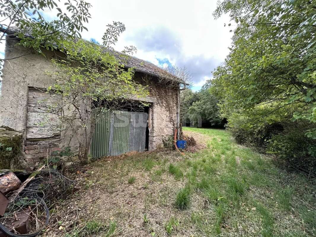 Terrain à QUARRE-LES-TOMBES