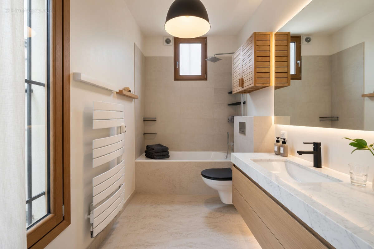 Maison à COURBEVOIE