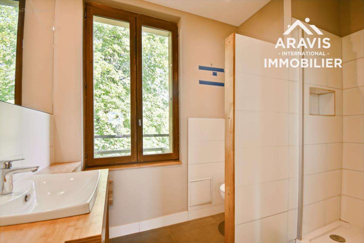 Appartement à DINGY-SAINT-CLAIR