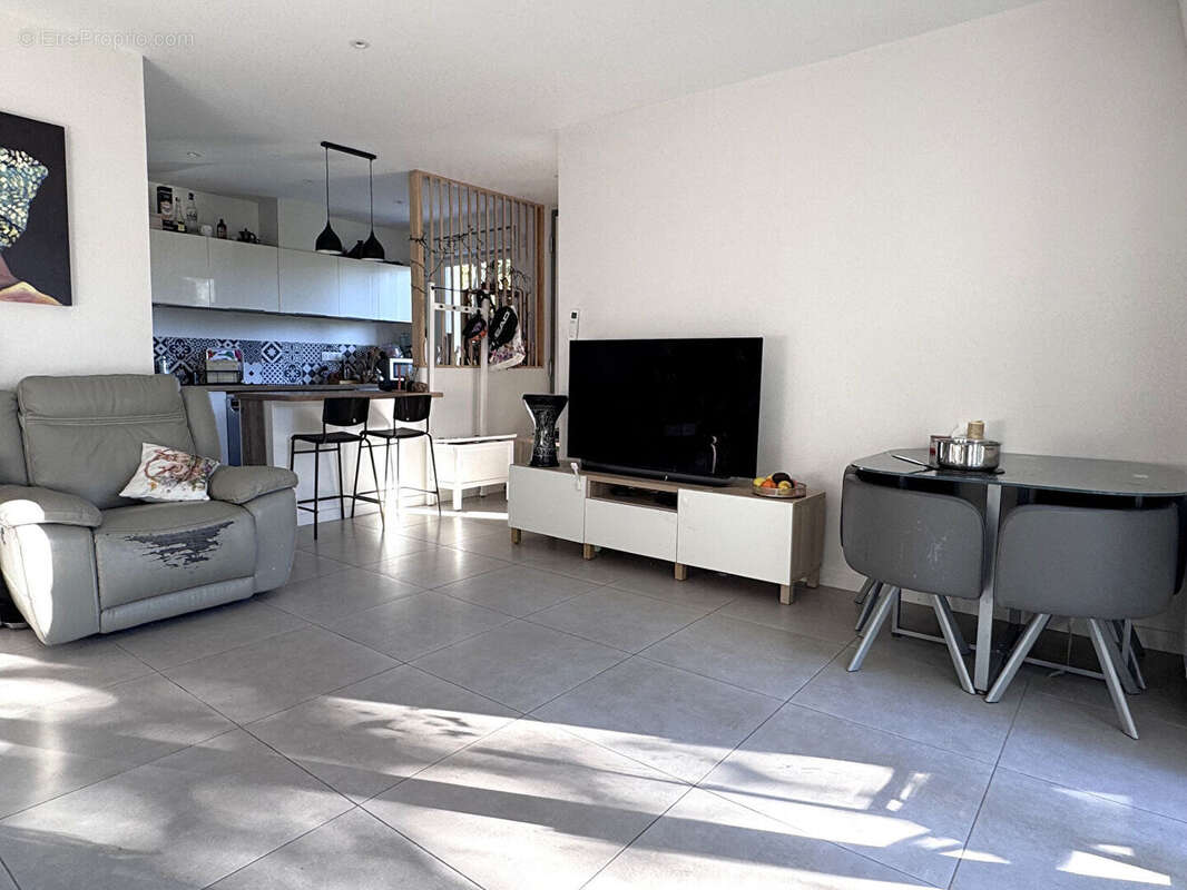 Appartement à VILLENEUVE-LES-AVIGNON