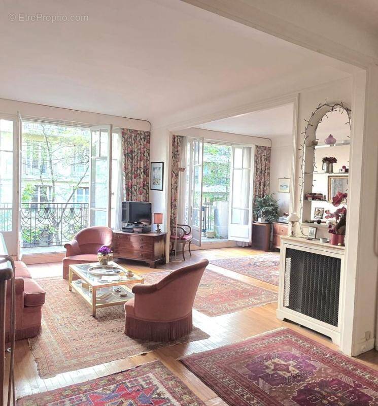 Appartement à PARIS-16E