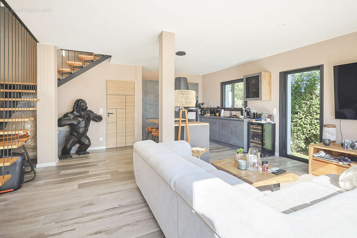 Maison à SOLLIES-PONT