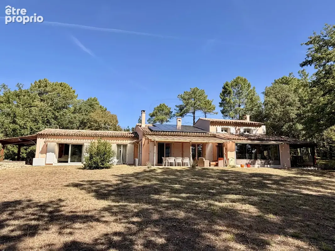 Élégante propriété avec villa principale, mazet en pierres et piscine - photo 39