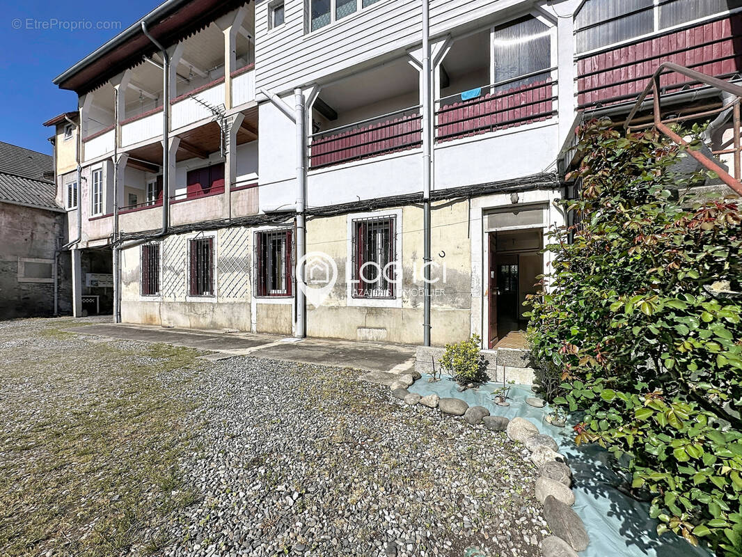 Appartement à NAY