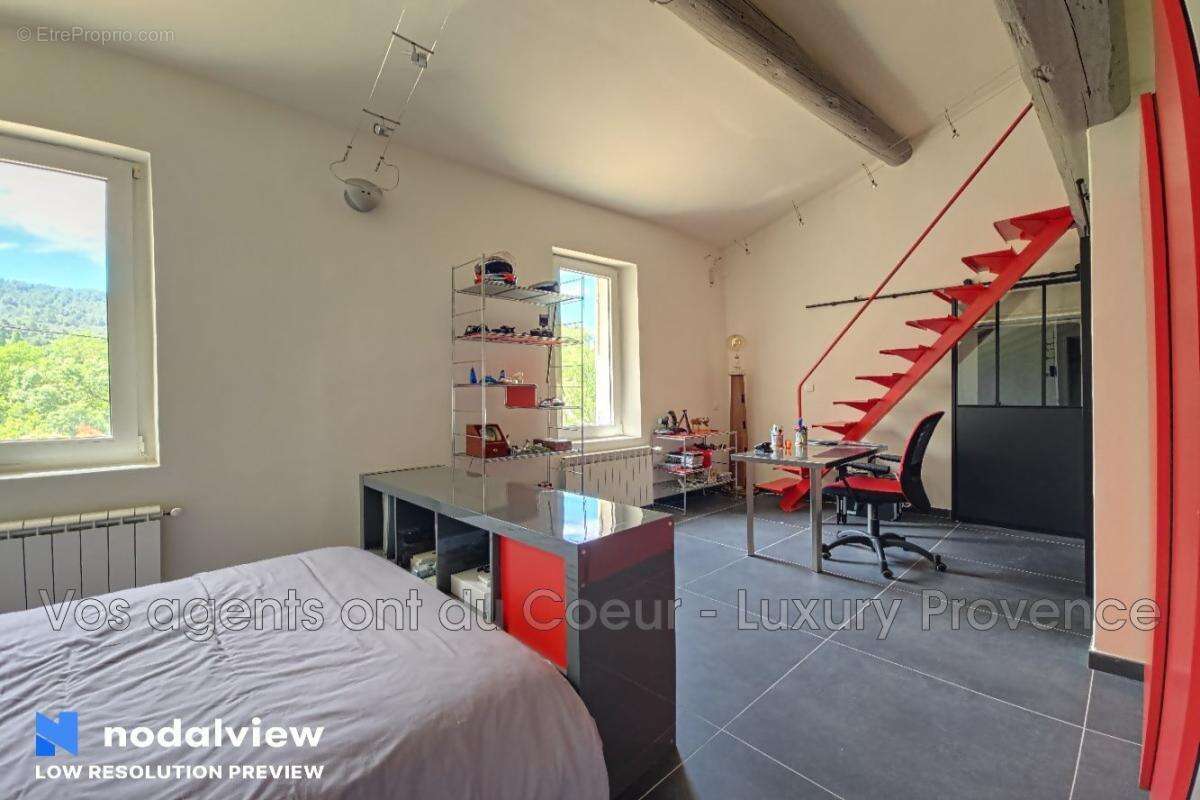 Maison à SIMIANE-COLLONGUE