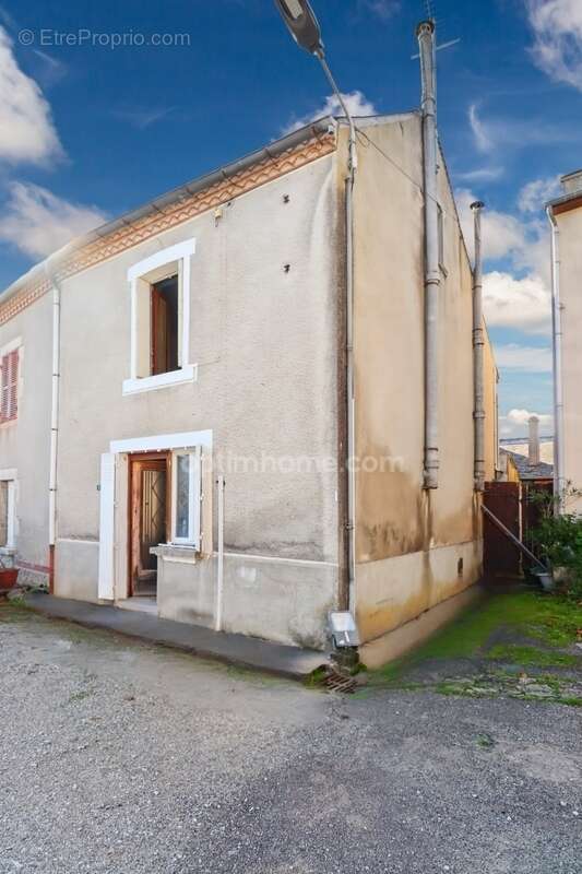 Maison à SAINT-HILAIRE-LA-TREILLE