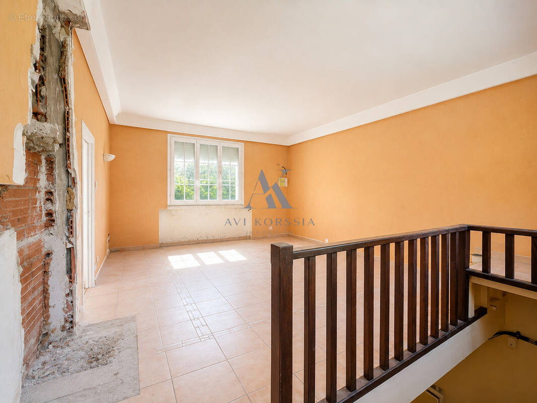 Sathonay-Camp   Appartement T2 39 m2 avec extérieur de 10 m2 - photo 1