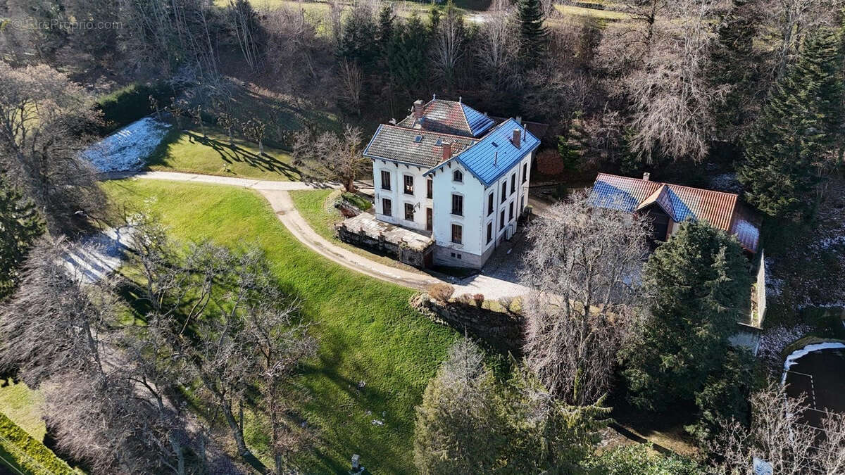 Maison à SAINT-BONNET-LE-CHATEAU