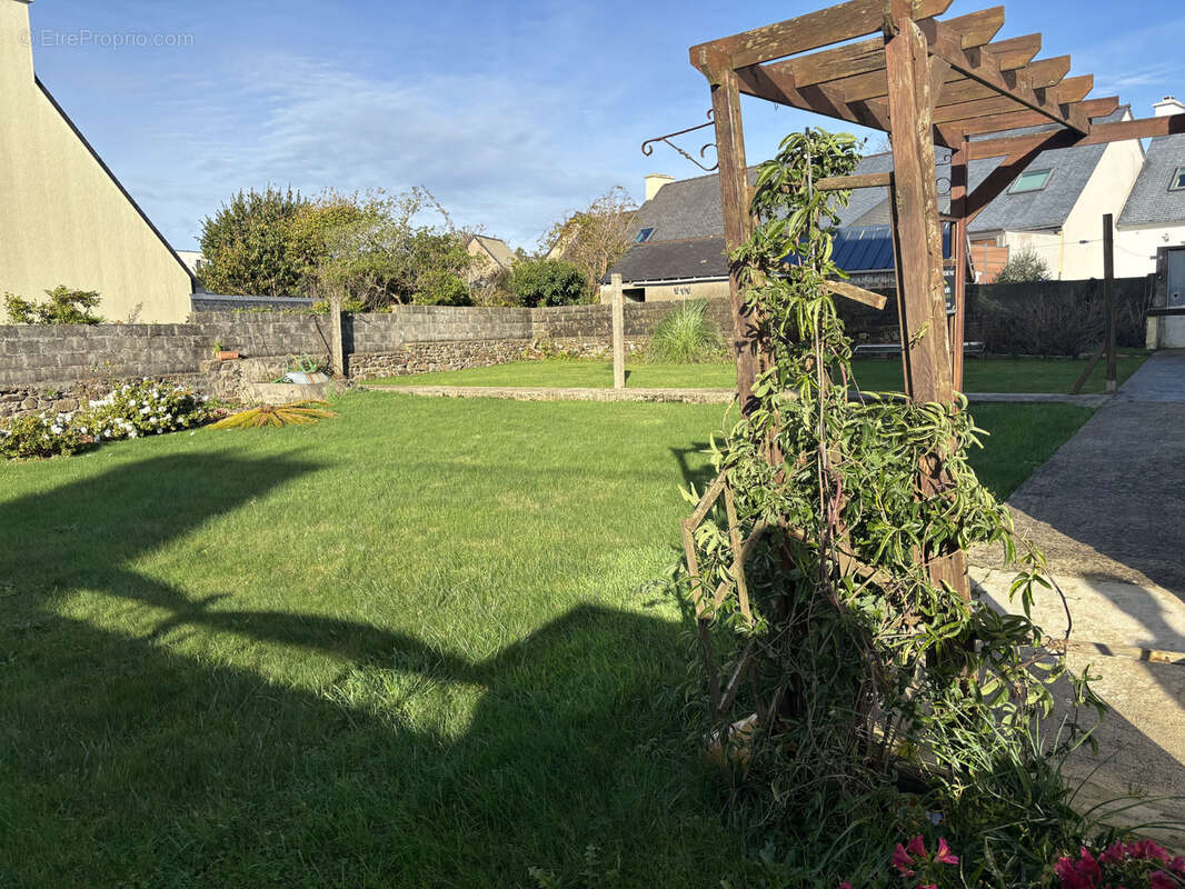 Maison à LE RELECQ-KERHUON