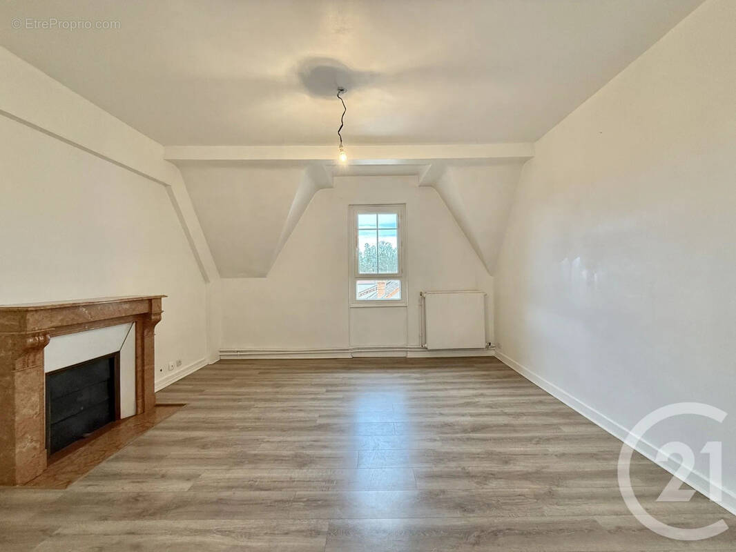 Appartement à YZEURE