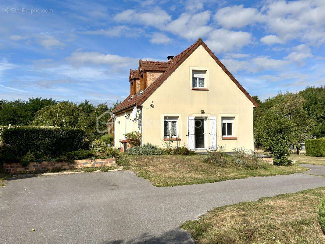 Maison à SAINT-JEAN-LES-DEUX-JUMEAUX