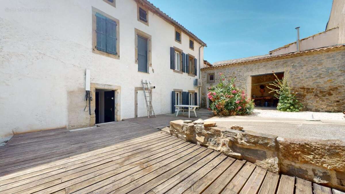 Maison climatisé R+2 avec local commercial  Conilhac Corbieres 7 pièce(s) 166 m2 cours exterieur - photo 2