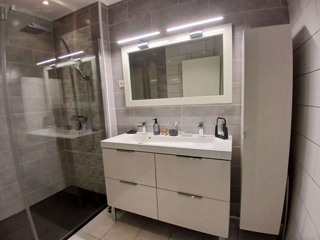 Maison à ROULLET-SAINT-ESTEPHE