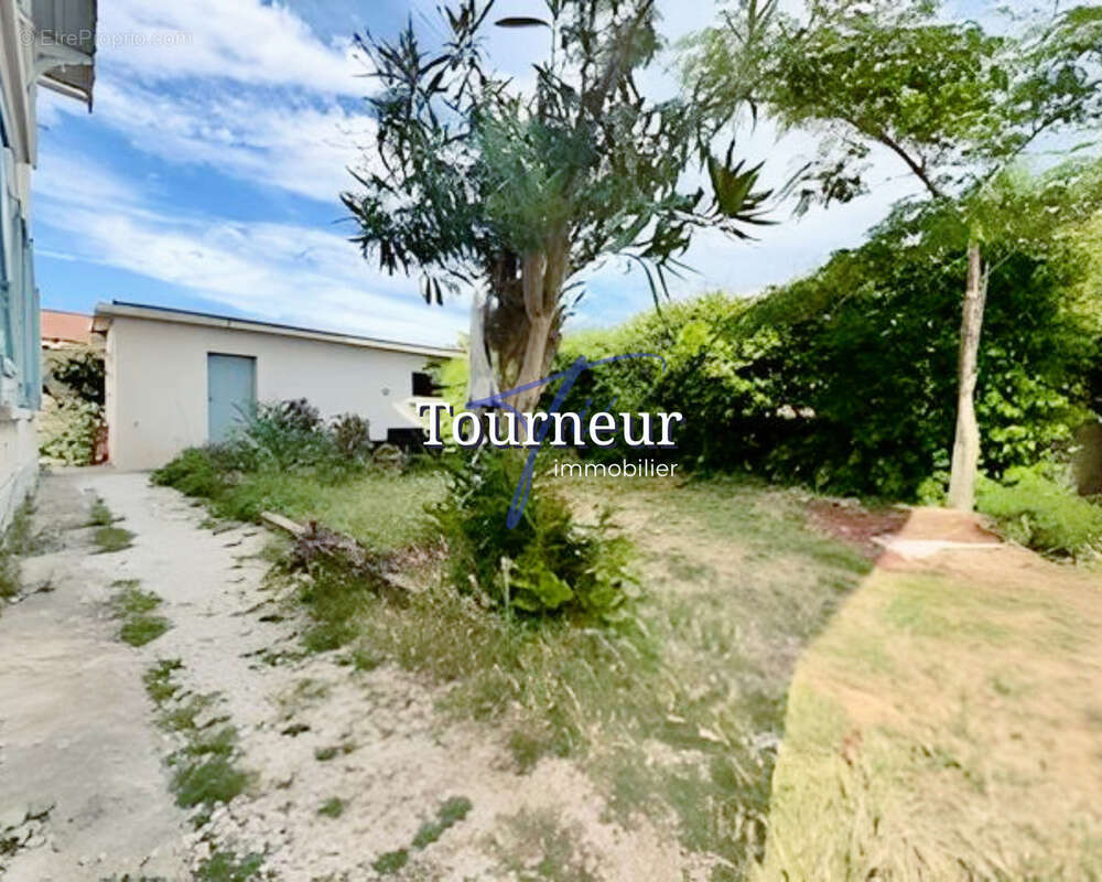Sanary sur mer hypercentre a 200m du port haut de villa avec jardin et garage - photo 3