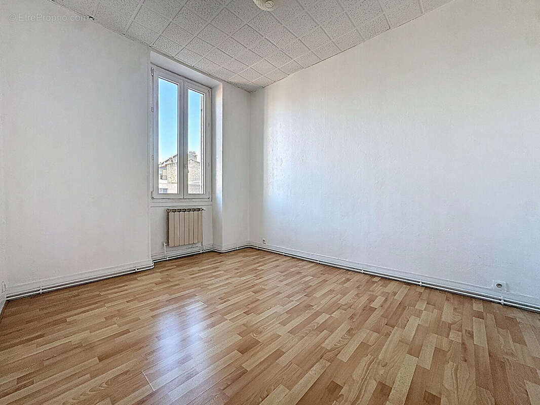 Appartement à MARSEILLE-4E