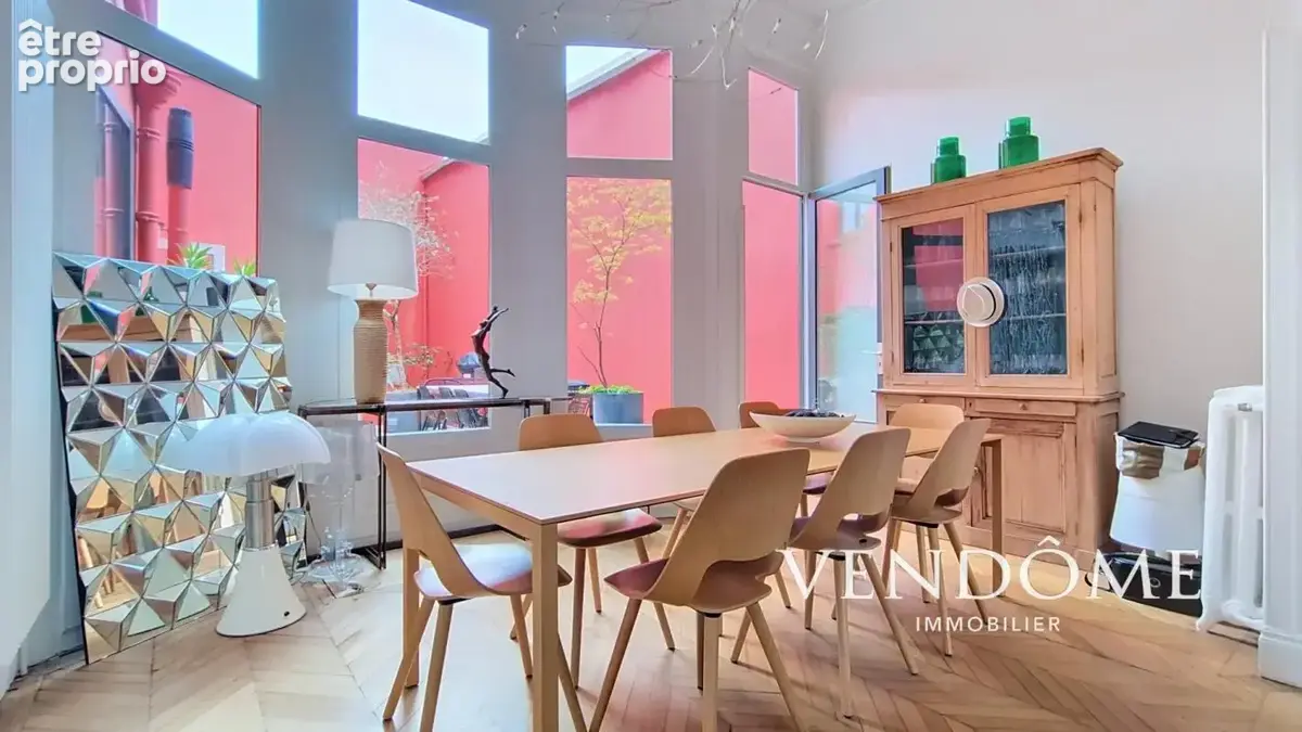 Sompteuse maison de 200m² avec terrasse et box - photo 3