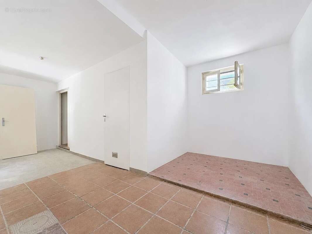Jolie maison de ville à rénover de 107m2 avec 30m2 d'extérieur et parking - photo 10
