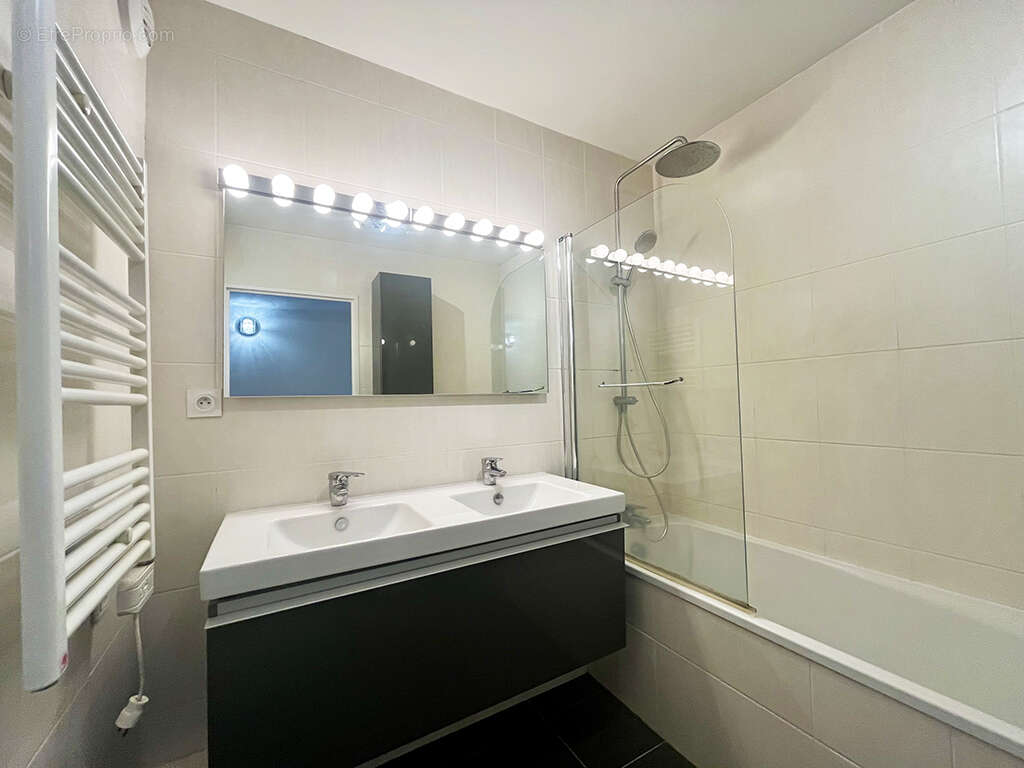 Appartement 77 m² à Marseille-8e  - photo 8