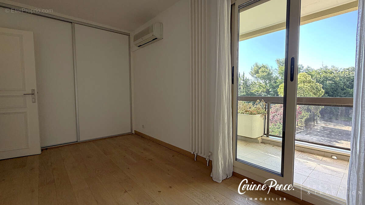 Nimes centre quartier cigale appartement 82 m2 renove terrasse 25m2 2 places de parking dans residence avec ga - photo 13