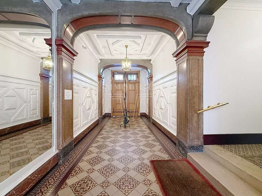 Appartement à PARIS-16E