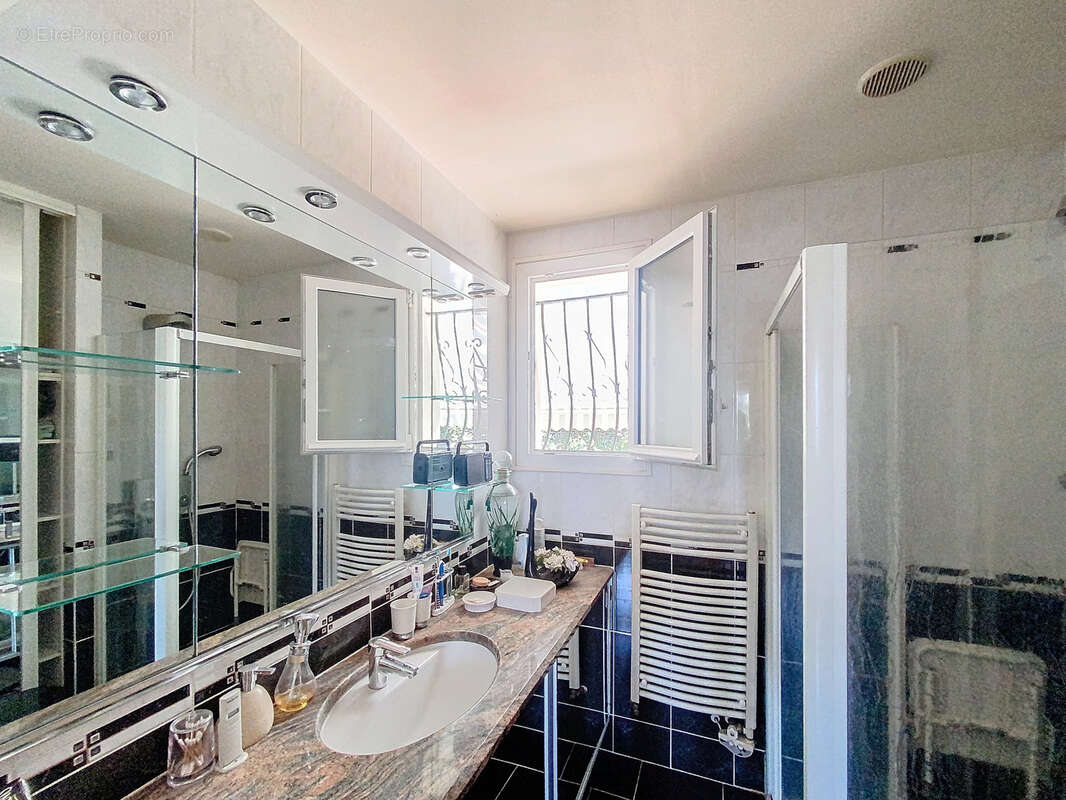 Maison à DONVILLE-LES-BAINS