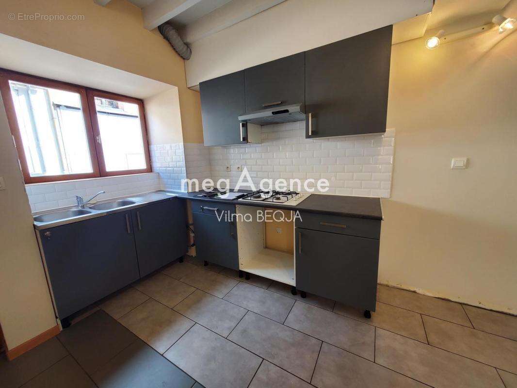 Appartement à VILLENEUVE-L'ARCHEVEQUE