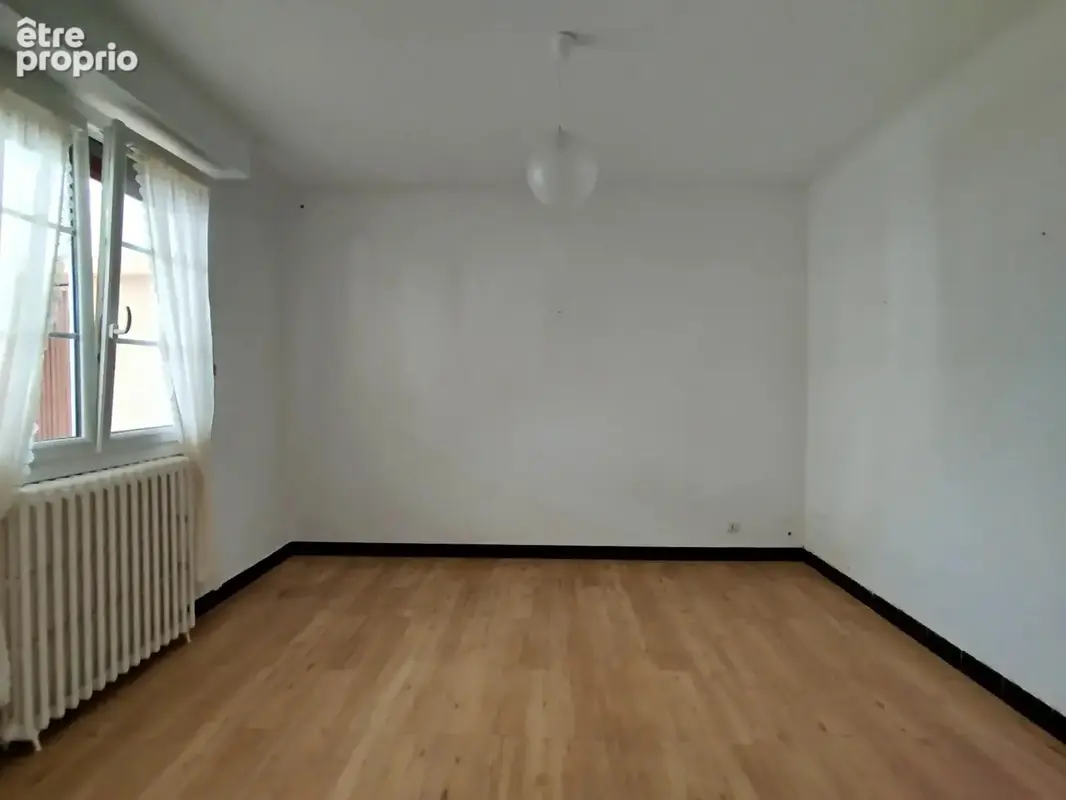 Maison de ville avec garage - centre ville de nay - photo 2